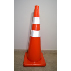 Cono Base Cuadrada En Pvc De 90 Cm (Todo Naranja) (Con 2 Reflectivos Grado Ingenieria Comercial) Cono Base Cuadrada En Pvc De 90 Cm (Todo Naranja) (Con 2 Reflectivos Grado Ingenieria Comercial)